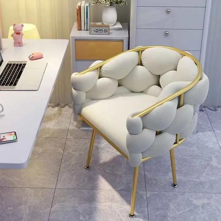 كرسي تزيين اسكندنافي للفتيات كرسي مريح لغرفة . Scandinavian vanity chair for girls comfortable chair for room