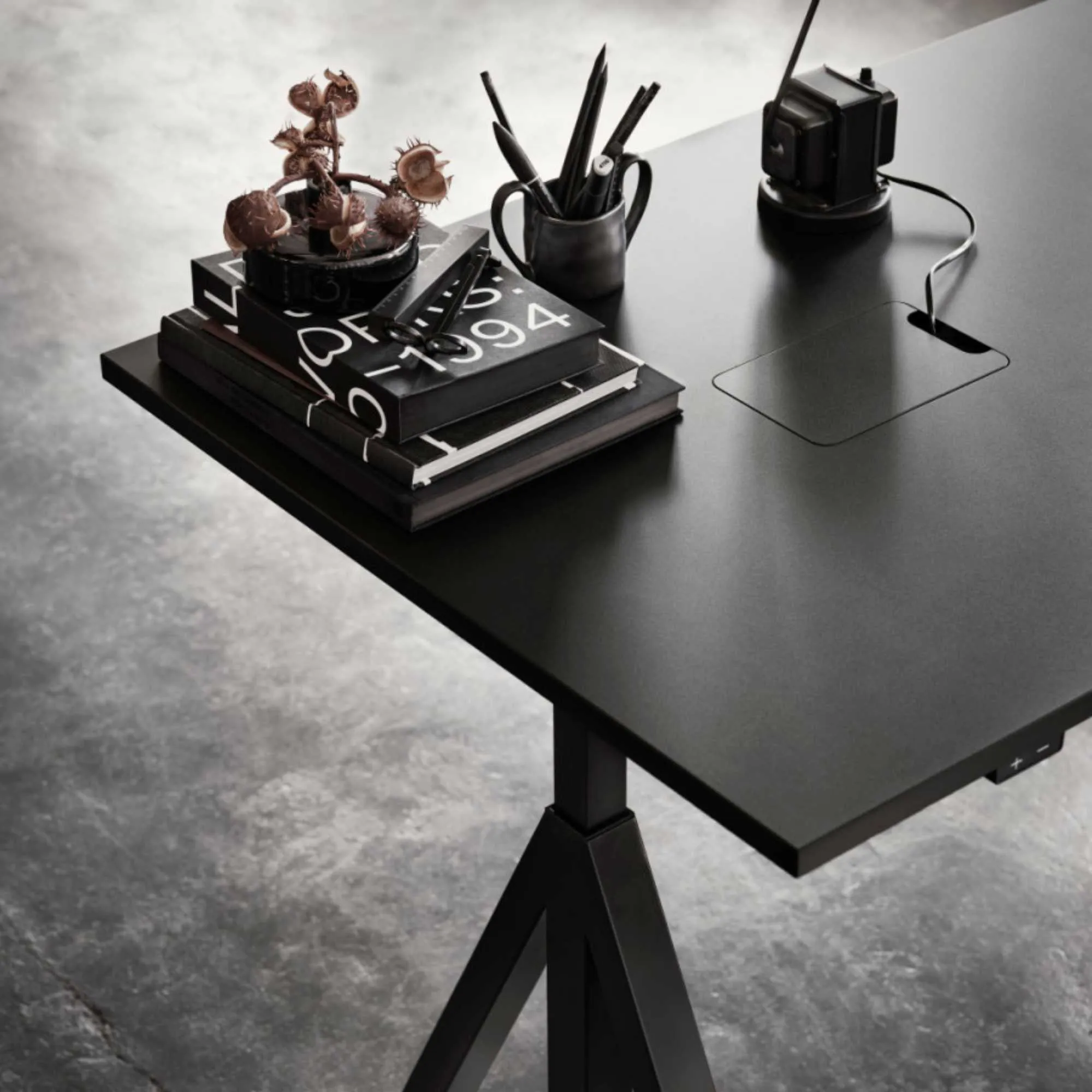 STRING WORKS Height-adjustable Work Desk